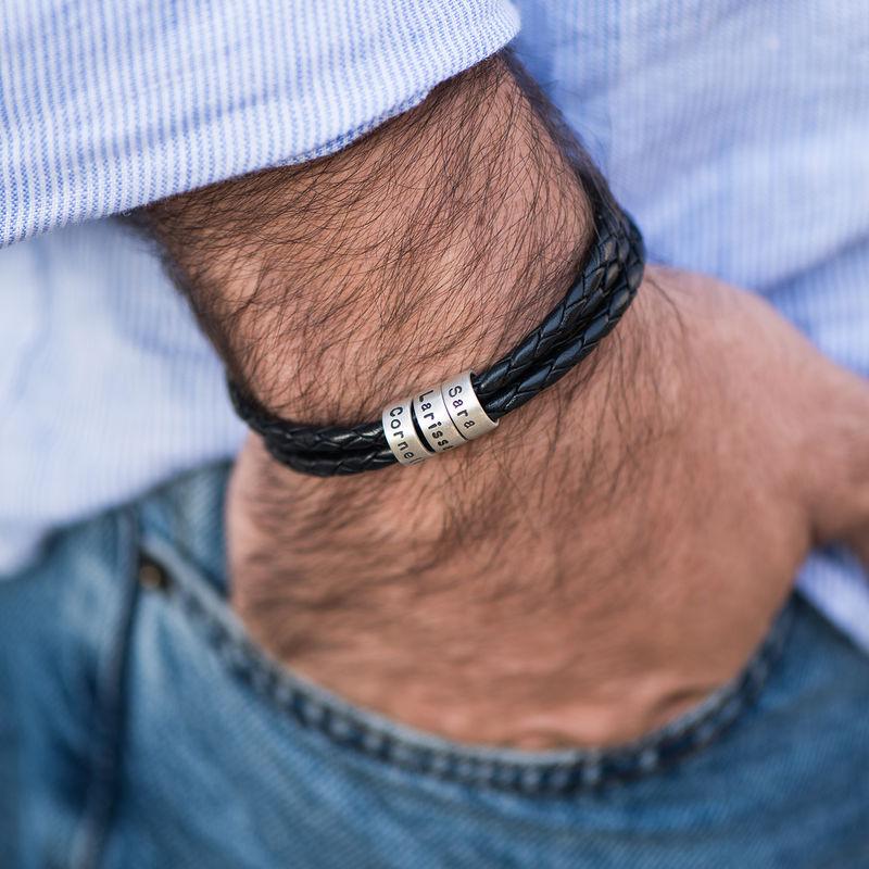 Pulsera de Hombre en Cuero Negro – Personalizable con Acabados en Plateado o Oro 